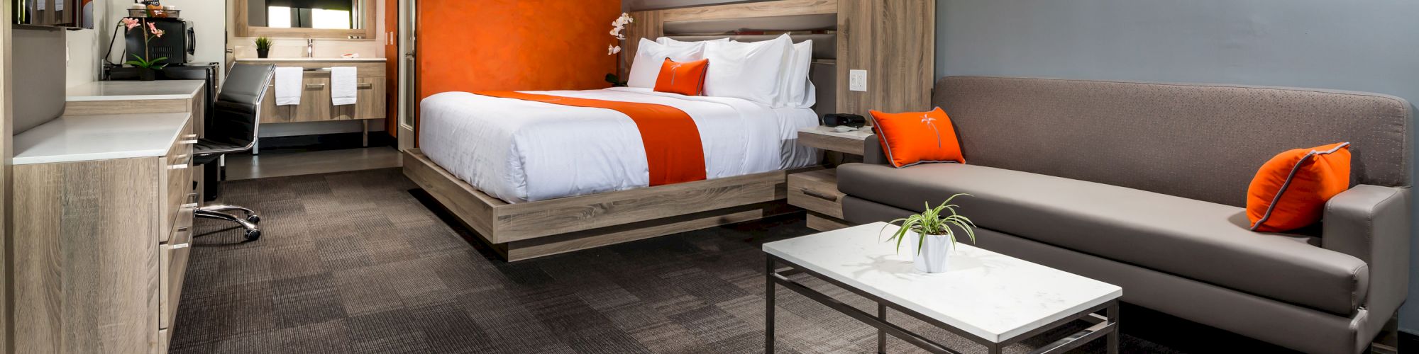 Canoga Hotel
